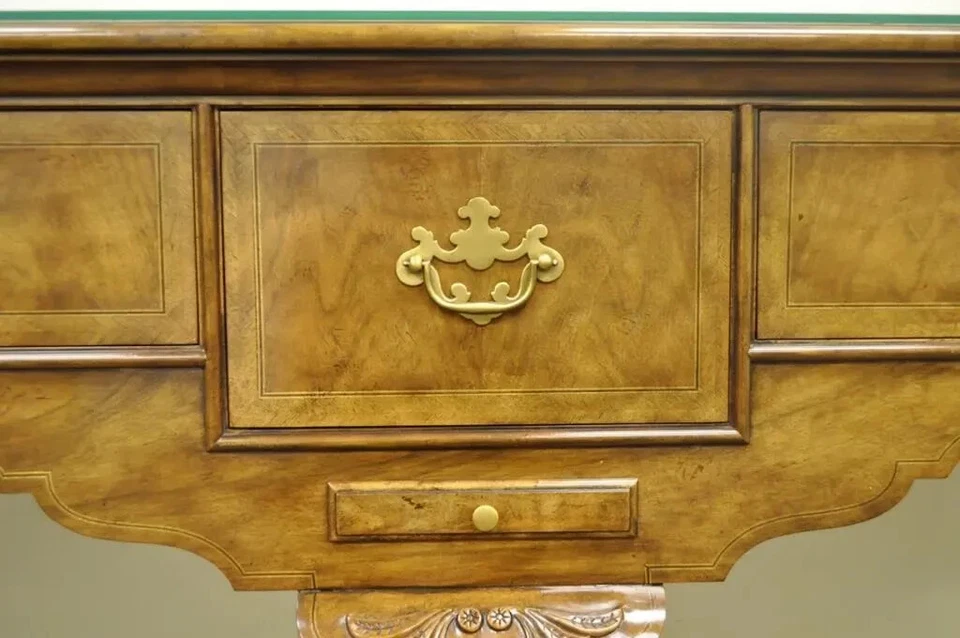 Aparador de colección Baker Stately Homes Queen Anne Burl de nogal servidor de tabla de caza Foto 4 de 4