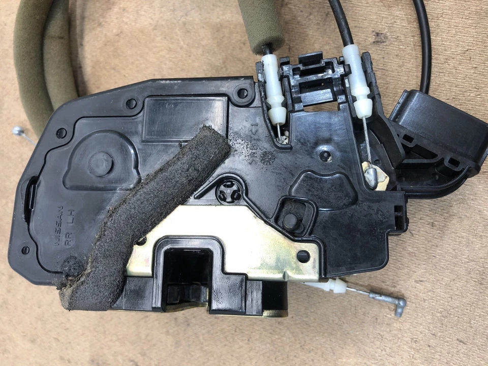 OEM INFINITI G25 G35 G37 SEDÁN TRASERO IZQUIERDO LADO CONDUCTOR CERRADURA PUERTA PESTILLO ACTUADOR L2 Foto 3 de 4