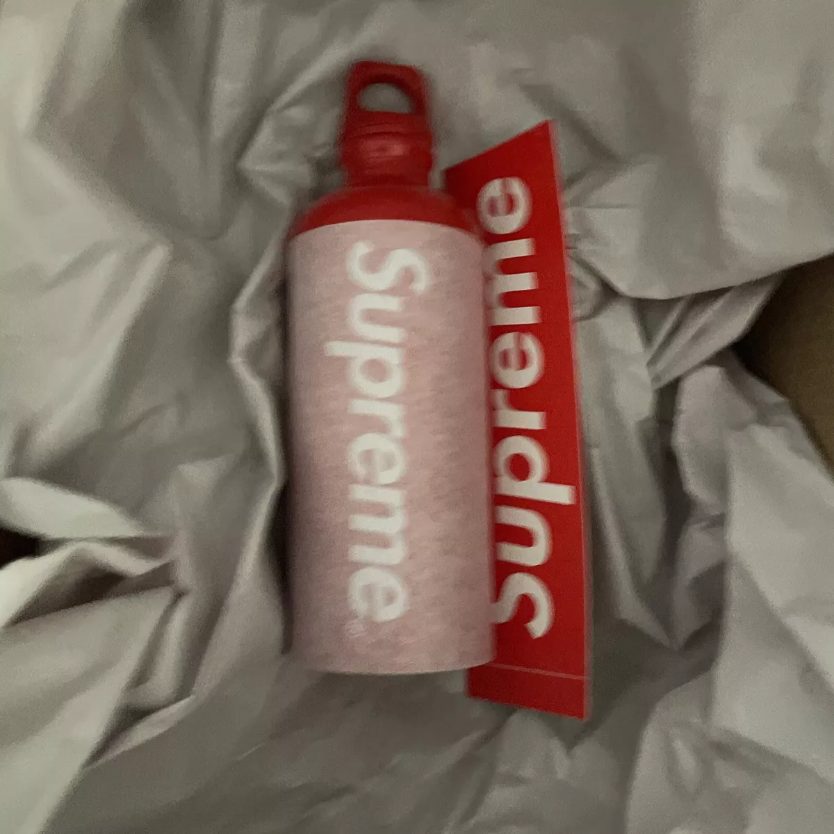 Supreme SIGG Traveller 0.6L Water Bottle Red brand new SS18A11