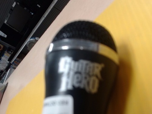 RED OCTANE GUITAR HERO MICROPHONE (FC3003033) - Picture 2 of 4