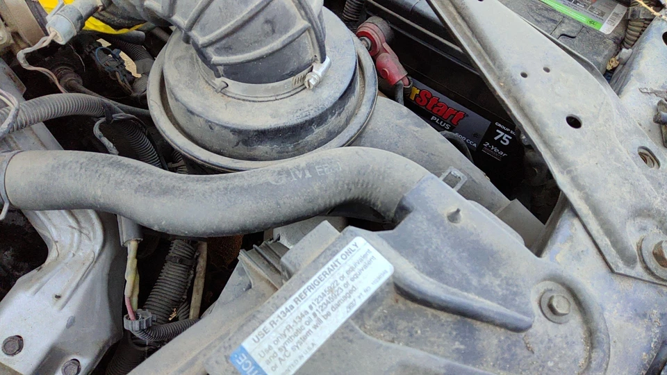 94-96 Olds Cutlass Ciera Air Cleaner Filter Box Oem Intake Housing 3.1l 25099407 - Image 4 of 4