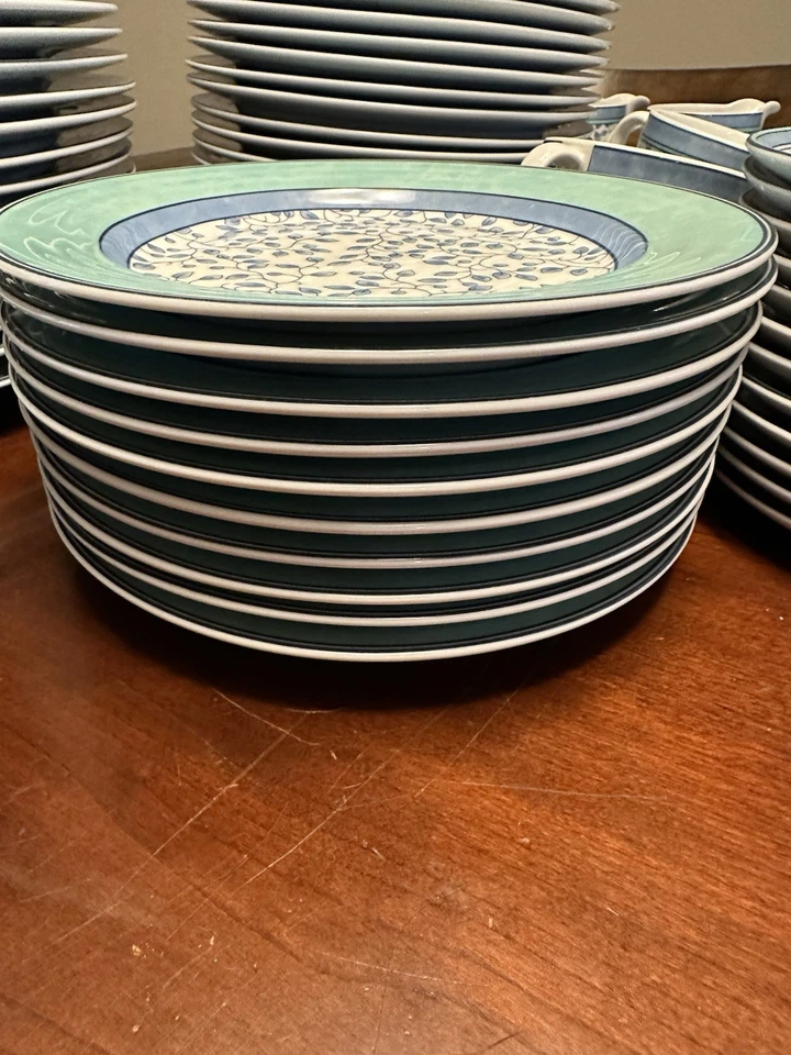 Conjunto de Louça Mikasa “Susanne” Fine China x66 Peças Usado Único Proprietário - Imagem 4 de 4