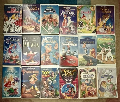 Walt Disney VHS Lot of 18 Tapes Clam Shell Masterpiece and The Classics 90s
