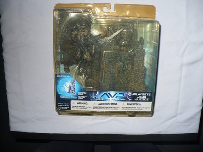 AVP McFARLANE PLAYSET '' PREDATOR with Base ''..... NIP
