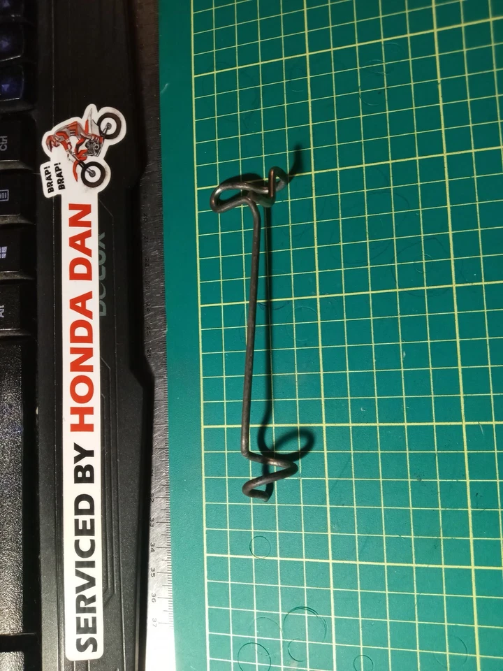 Honda XL350R XL600R Spedo Cable Guide 45466-MG2-000 Used Fits 83-1987 350-600cc - Image 2 of 4