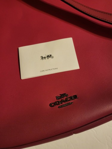 Nuevo con etiquetas Bolso Ombre Coach F37905 Nomad Hobo Cereza Rosa Pulido Cuero Guantetado - Imagen 10 de 12