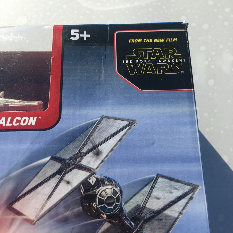 Coleccionable Star Wars Hot Wheels Escape From Jakku Millennium Falcon Nuevo  Foto 3 de 4