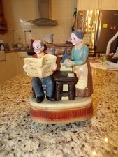 VTG Plastic Music Box Grandma and Grandpa "WORKS"