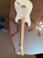 White EII Vintage Plus Electric Guitar 