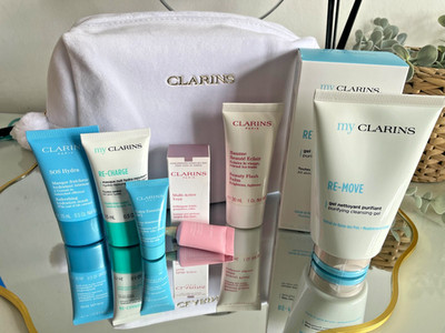 GESCHENK | SET Großes Clarins Feuchtigkeitsspendende Hautpflege Beauty Paket in Clarins White Tasche