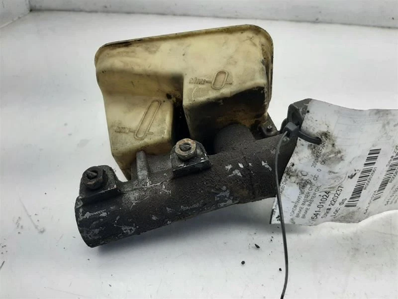 Cilindro maestro de freno 96-02 Chevrolet Astro 18047594 Foto 4 de 4