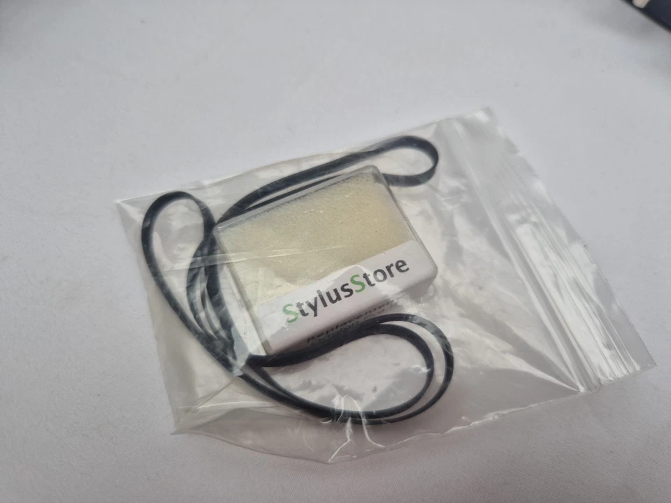 PRO-JECT DEBUT III PHONO SB TURNTABLE BUILT IN PHONO PRE-AMP ORTOFON Cartridge  - Image 4 of 4