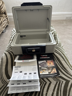 Sentry Safe 1100 Feuerfester Sicherheitstresor mit Schlüssel. Top Zustand.