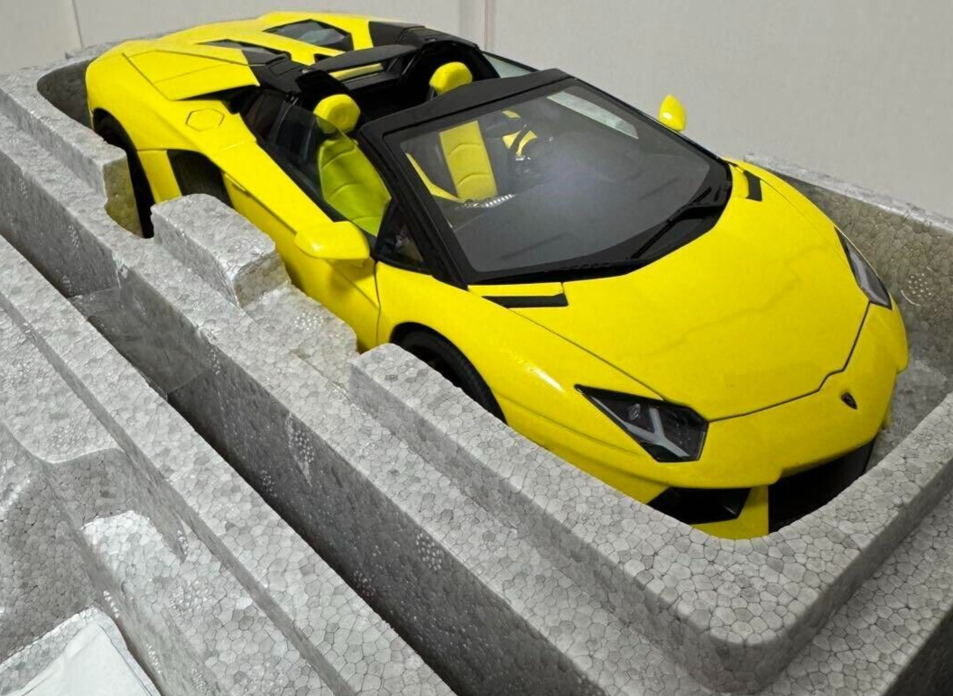 Autoart 1/18 Lamborghini Aventador LP700-4 Roadster