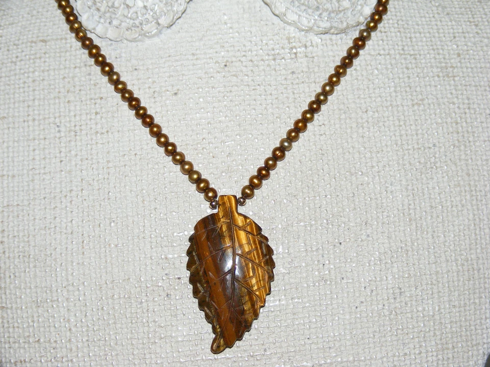 Único Collar de Perlas de Bronce Hoja de Ojo de Tigre Tallado en China Oro 585 14K De Colección Foto 2 de 4
