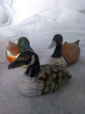 Vintage Hand Carved Pacific Rim Carvers Duck 2'' & 2 Hand Painted Duck Ornaments