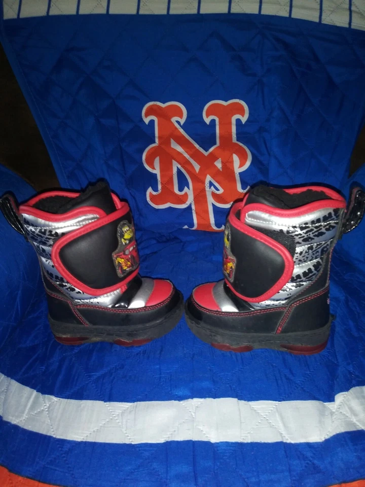 Disney Pixar Cars 2 Botas de Nieve de Invierno Iluminadas Niño Pequeño Talla 5 Negro Rojo Foto 3 de 4