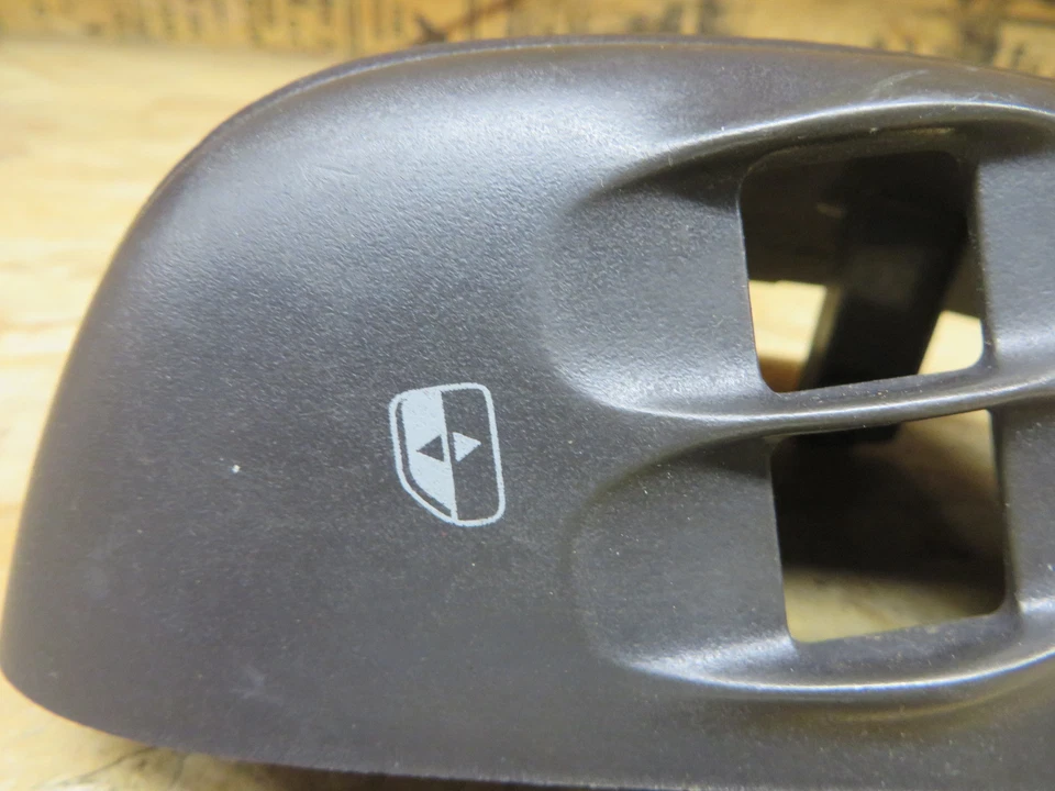 HONDA ACUERDO CUPÉ 2 PUERTAS 92 1992 PUERTA DEL CONDUCTOR INTERRUPTOR VENTANA BISEL GRIS OSCURO Foto 2 de 4