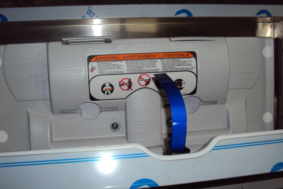 Cambiador Foundations 100-SSC-R BABY, Acero Inoxidable, 21 3/4" x 38" L Foto 3 de 4