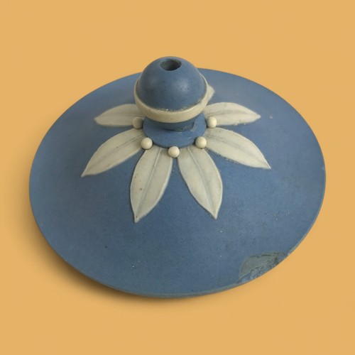 Small Early 1800s Wedgwood Blue Jasperware Teapot - Picture 9 of 13