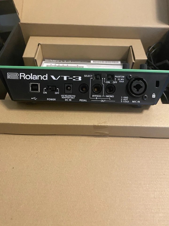Transformador de voz Roland VT-3 - Procesador de efectos vocales con fuente de alimentación Foto 2 de 4