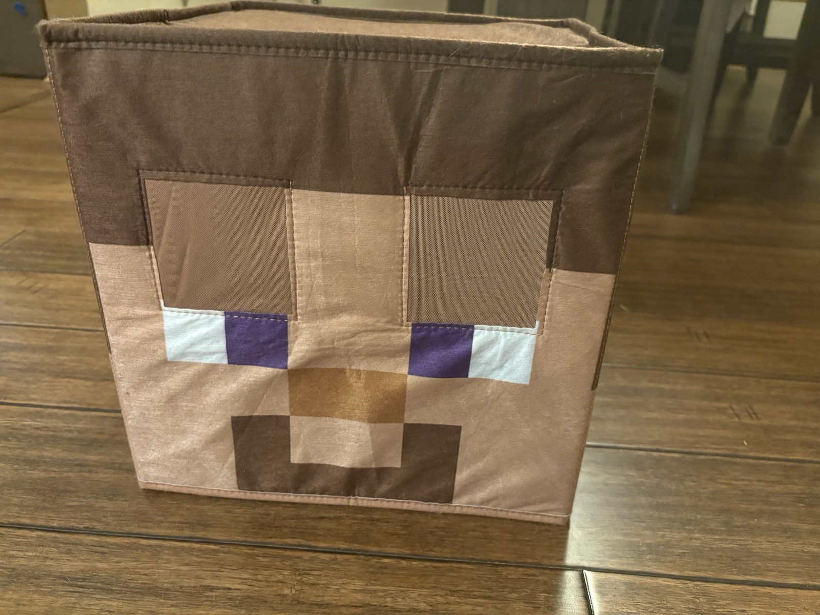 Minecraft Pixelated Steve head with adjustable he… - image 1