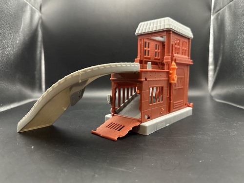 2012 Matchbox Die Cast Bank Alarm Playset Police Car Jail Jailhouse - Picture 4 of 7