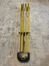 Vintage Kwikee Kwiver Michigan + 6 Wood Arrows w/ Broadheads Recurve Archery