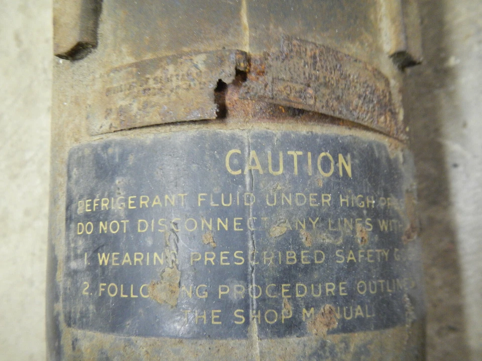 Compresor de aire acondicionado Buick LeSabre Invicta Wildcat Electra 225 Riviera 62 63 64 65 66 Foto 3 de 4