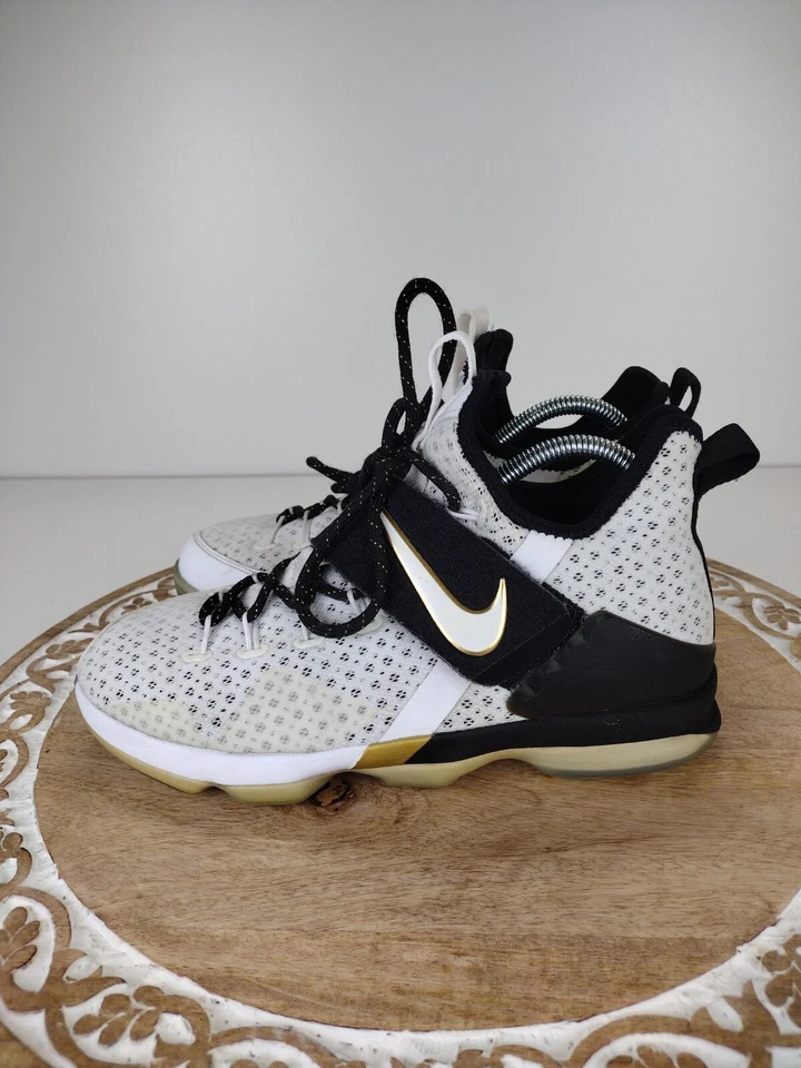 NIKE LEBRON XIV BHM GS 869976-100 BLANCO/ORO METÁLICO TALLA 6Y/Mujer 7,5 Foto 3 de 4