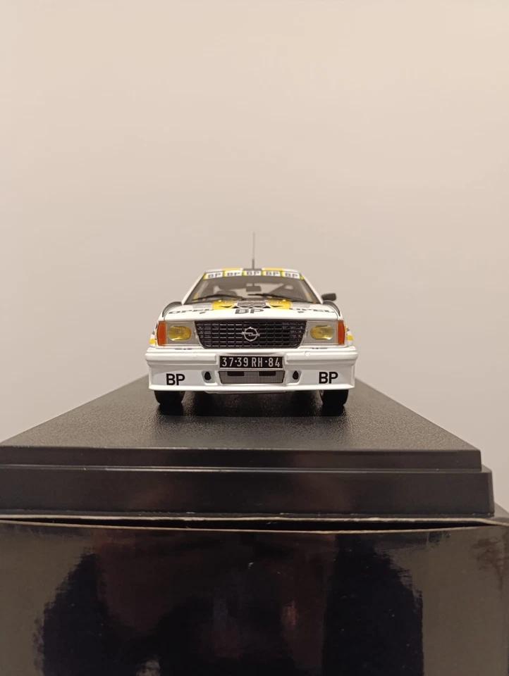 Opel Ascona 400 Rally 1/18 Sunstar - Immagine 4 di 4