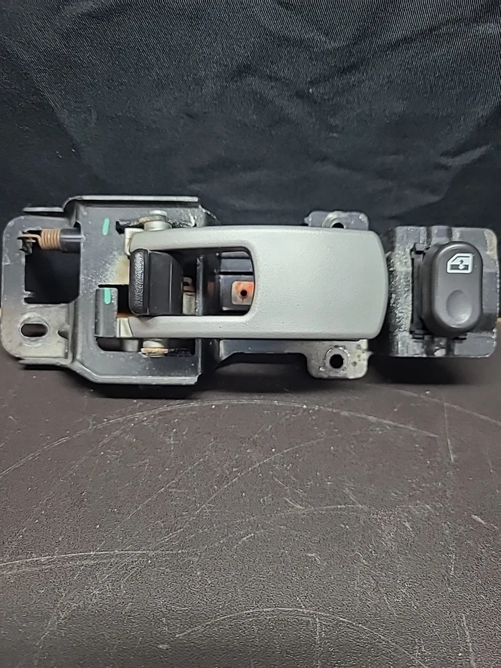 Maçaneta interna esquerda traseira para motoristas de torrente Chevy Equinox Pontiac 2005-2009 - Imagem 3 de 4