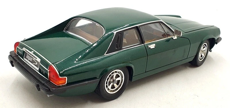 Road Signature 1/18 Scale Diecast DC11124B - 1975 Jaguar XJS - Green - Image 2 of 4