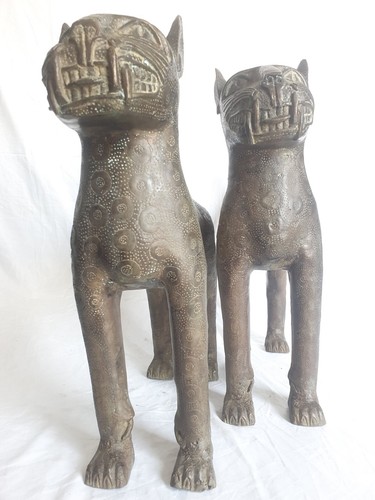 Fino par de leopardos de bronce de Benín de pie. Grande e impresionante. 49cm. Nigeria. - Imagen 7 de 24