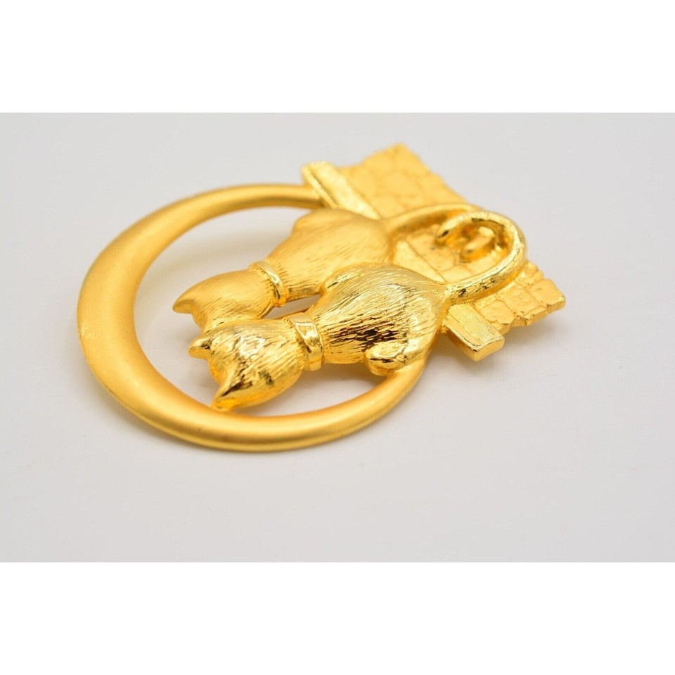 JJ Vintage Cat Pin Brooch Brushed Gold Love Couple Brick Wall Signed