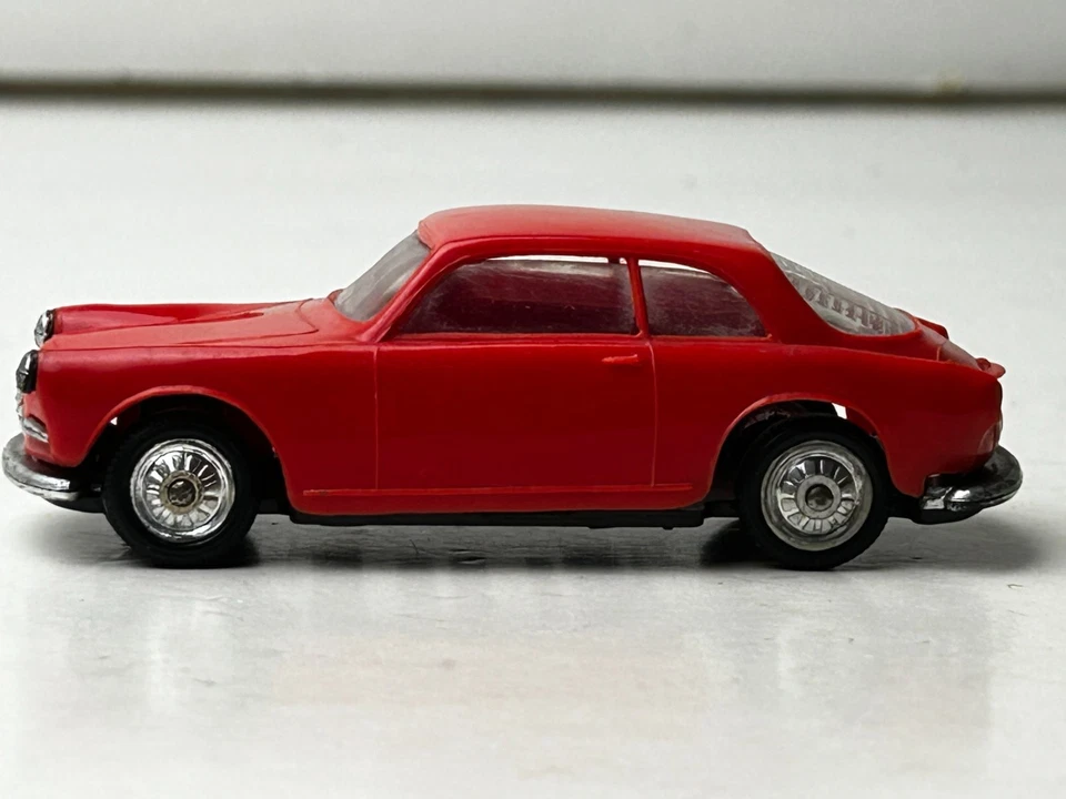 Alfa Romeo Giulietta Sprint 1300 cupé escala 1/43 Norev Foto 3 de 4