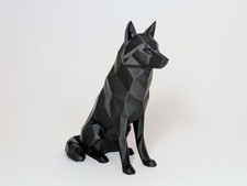 Wolf Sculpture Low Poly Desk Ornament and Decoration (Black / White)
