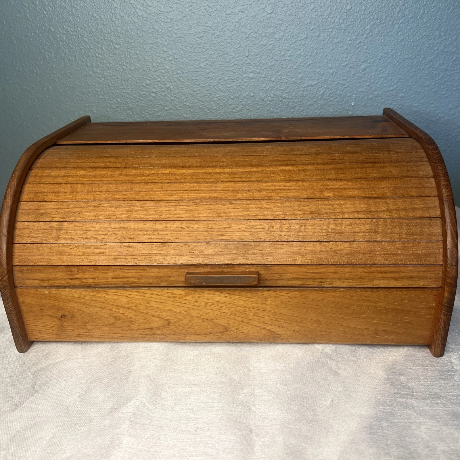 Vintage Teak Wood Accordion Roll Bread Box Storage 16x11x7 - Thailand
Opens in a new window or tab