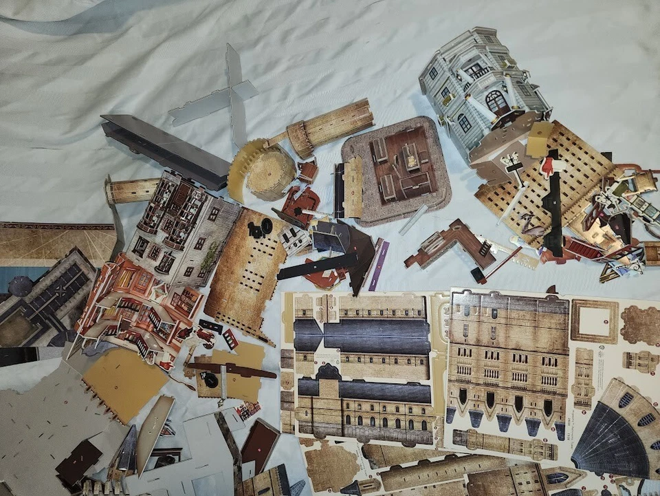 Lot of Cubic of Harry Potter Hogwarts 3D Puzzles (Great condition) - Pre-owned - Image 2 of 4