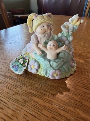 1984 VINTAGE CABBAGE PATCH KIDS  PORCELAIN MUSIC BOX ''FUN IN THE GARDEN''  Works