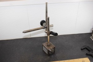 Magnetic Indicator Base with 1/2" Rods