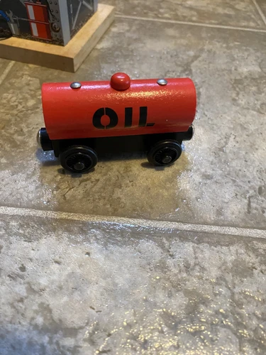 Q270 Thomas & Friends SODOR OIL DEPOT w/ Red Tanker Train Car Wooden Railway - Picture 9 of 10