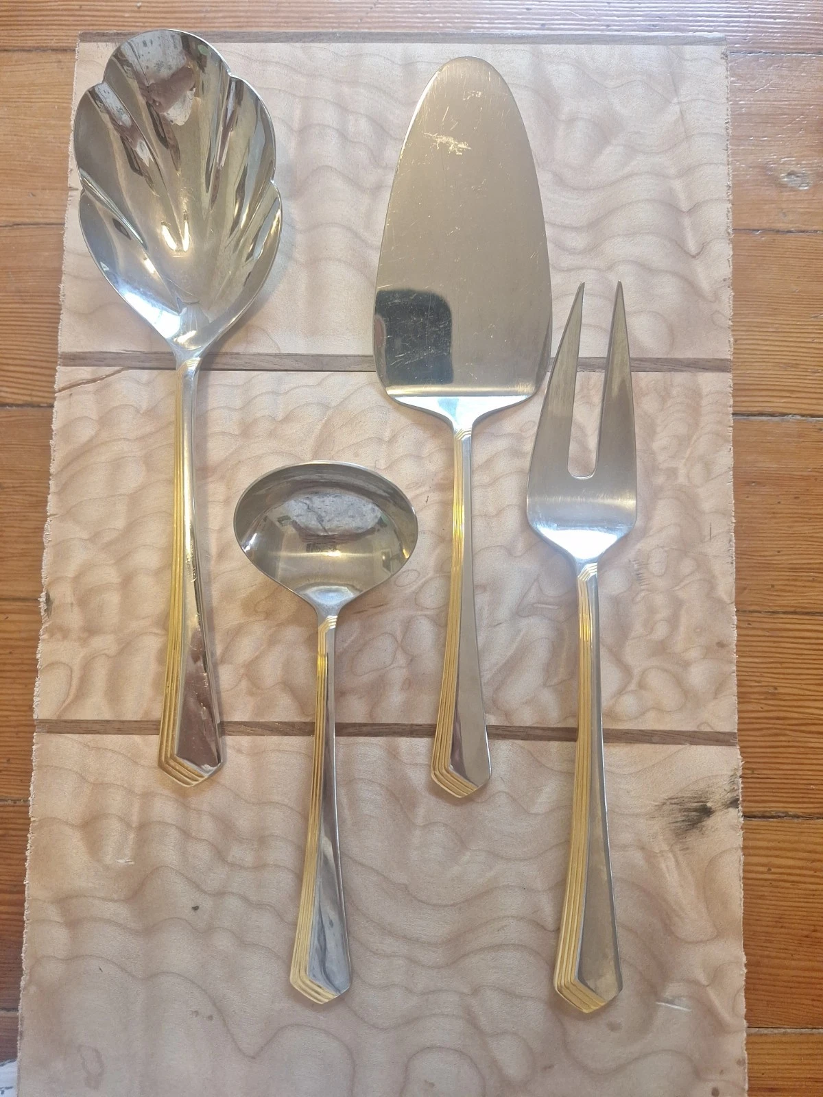 Yamazaki Ramona Gold 4pc serving set Stainless Pre-owned w/Light Scratches