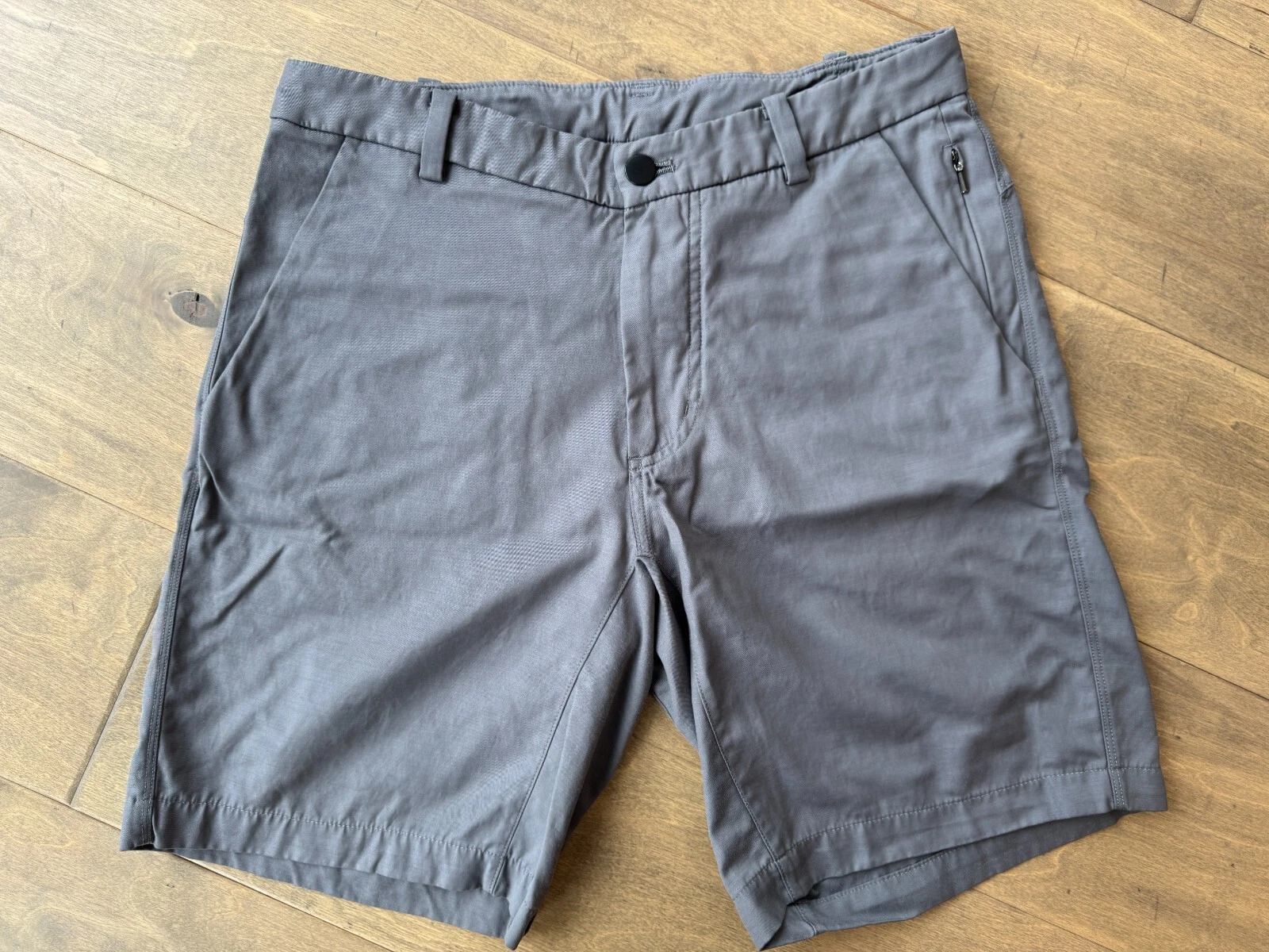 Lululemon Athletica Gray Chino Golf Shorts Nylon Blend Athleisure Men's Size 30