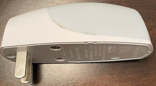 Energizer White Button Power Wall Nightlight With Batteries 3.5x1.25 Free SHPPNG - Picture 4 of 6