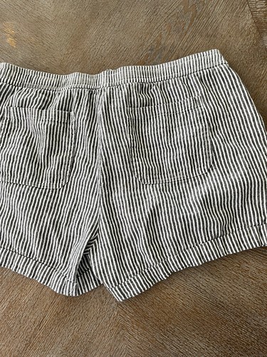 Old Navy Gray/white Stripes Linen Blend shorts Drawstring waist 36”inseam 4” L - Picture 5 of 5