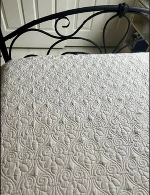 Quilted Bedspread  90% Cotton 10% other fibers Imported by E&E Co. Ltd Double