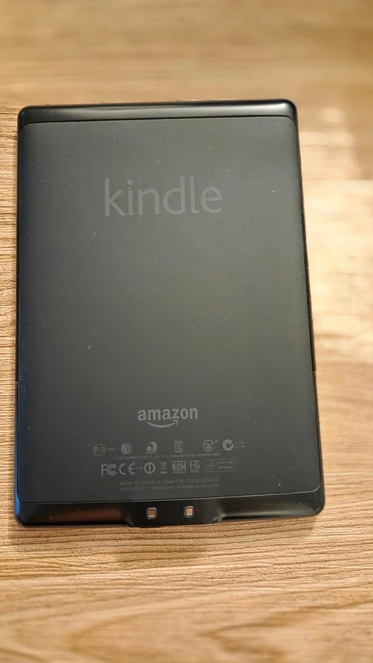 Amazon Kindle, 15 cm (6 Zoll) E Ink-Display, WLAN (5. Generation) mit Lederhülle - Bild 4 von 4