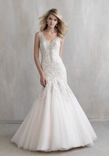 Madison James MJ208 size 10 never worn/ no alterations- Veil/ Hairpiece Included