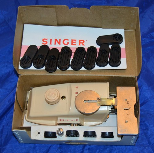 VINTAGE BUTTONHOLER SLANT ZIGZAG SINGER SEWING MACHINES MANUAL TEMPLATE #489500Z - 第 1/4 張圖片